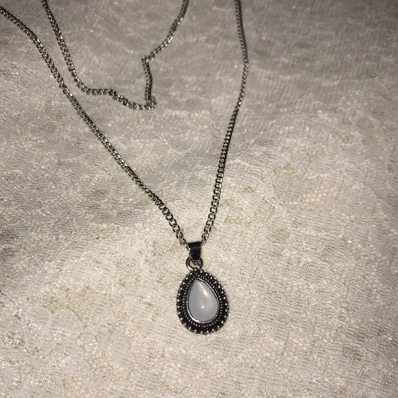 NWT Silver layered blue/white gemstone necklace - Picture 3 of 5